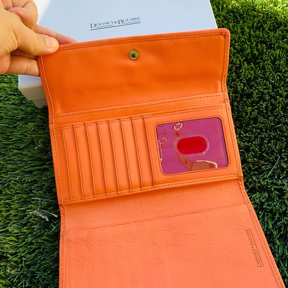 Dooney & Bourke Wallet 🧡 - Picture 3 of 11